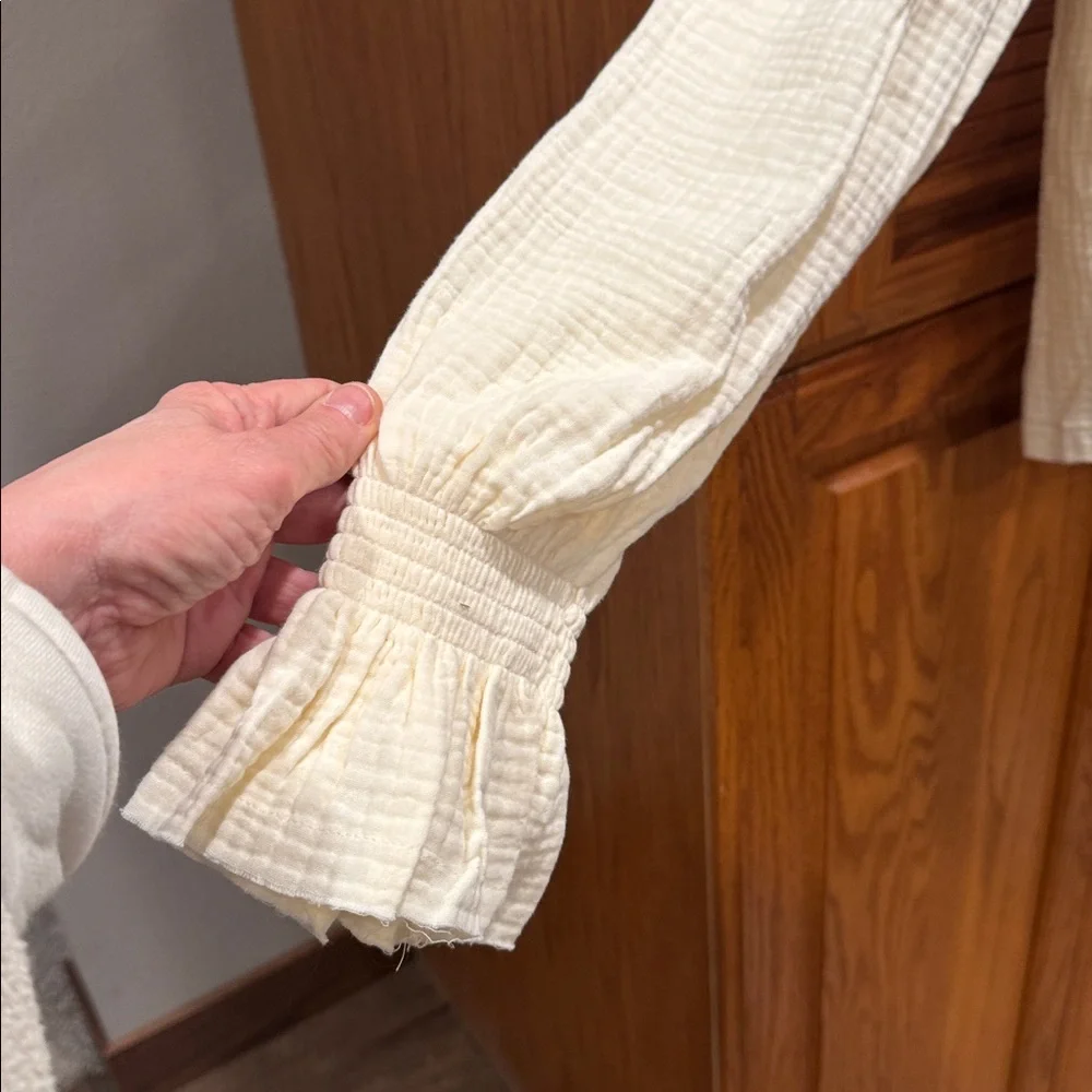 Alt Air EUC Elegant Cream V-Neck Blouse - Picture 3 of 4